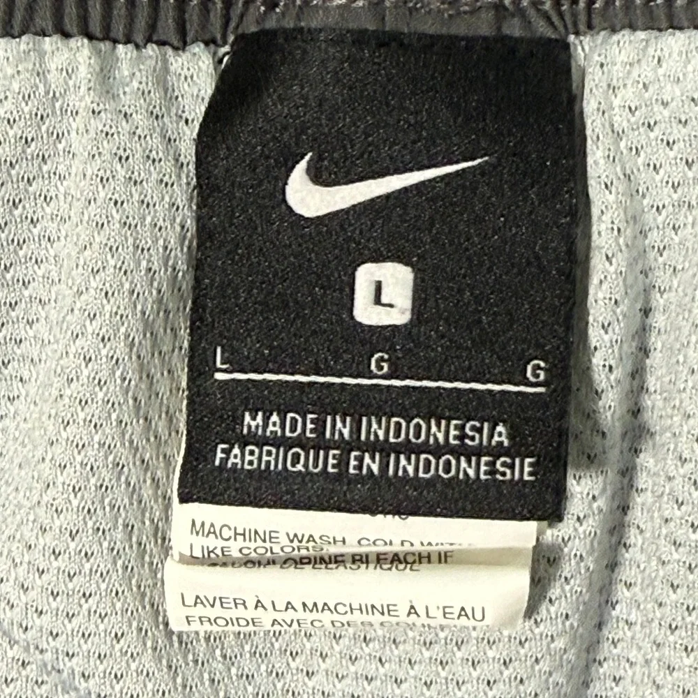 Nike Mens Gray Swim Trunks Mesh Lined Board Shorts NESSA558 Size L 8 Inch Inseam